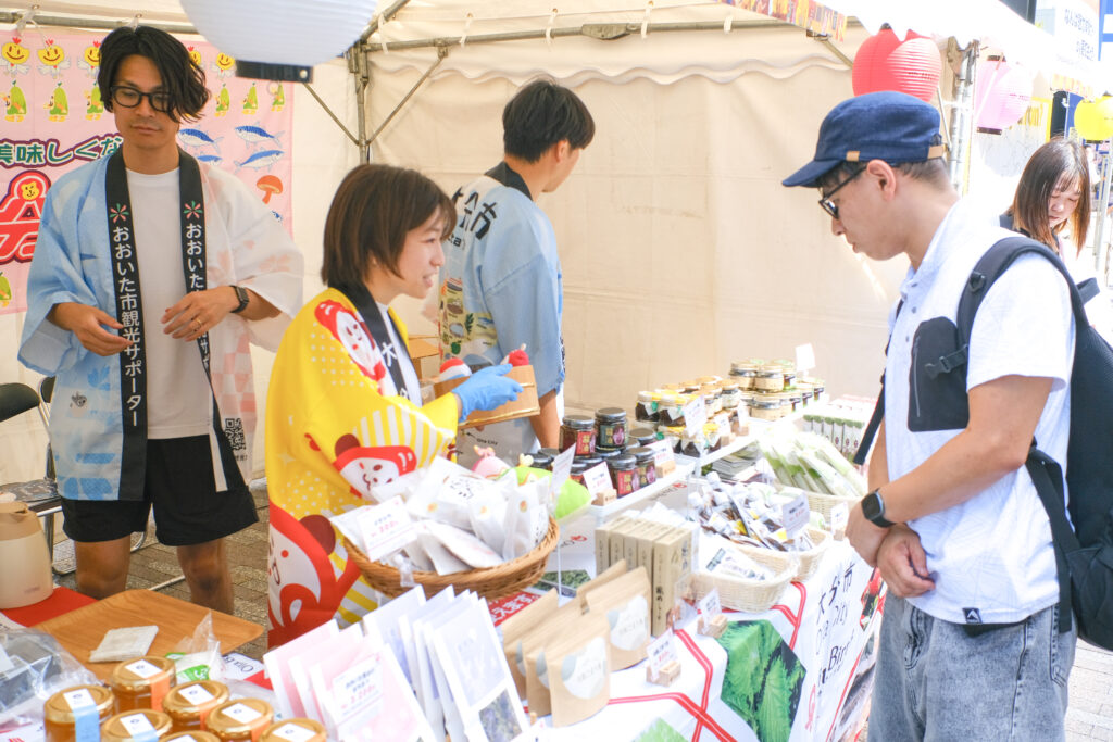 なんば広場で行われた「なんばエキスポ」の大分県ブース