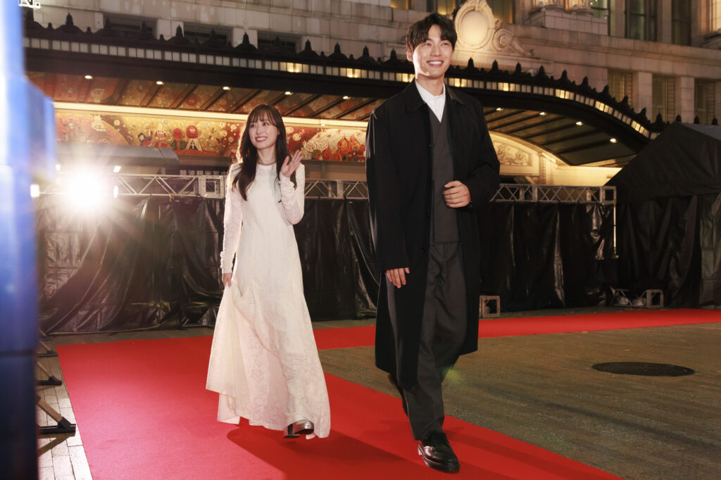映画『楓』の告知とBright You Namba 2025の点灯式でなんば広場に現れた福士蒼汰と福原遥