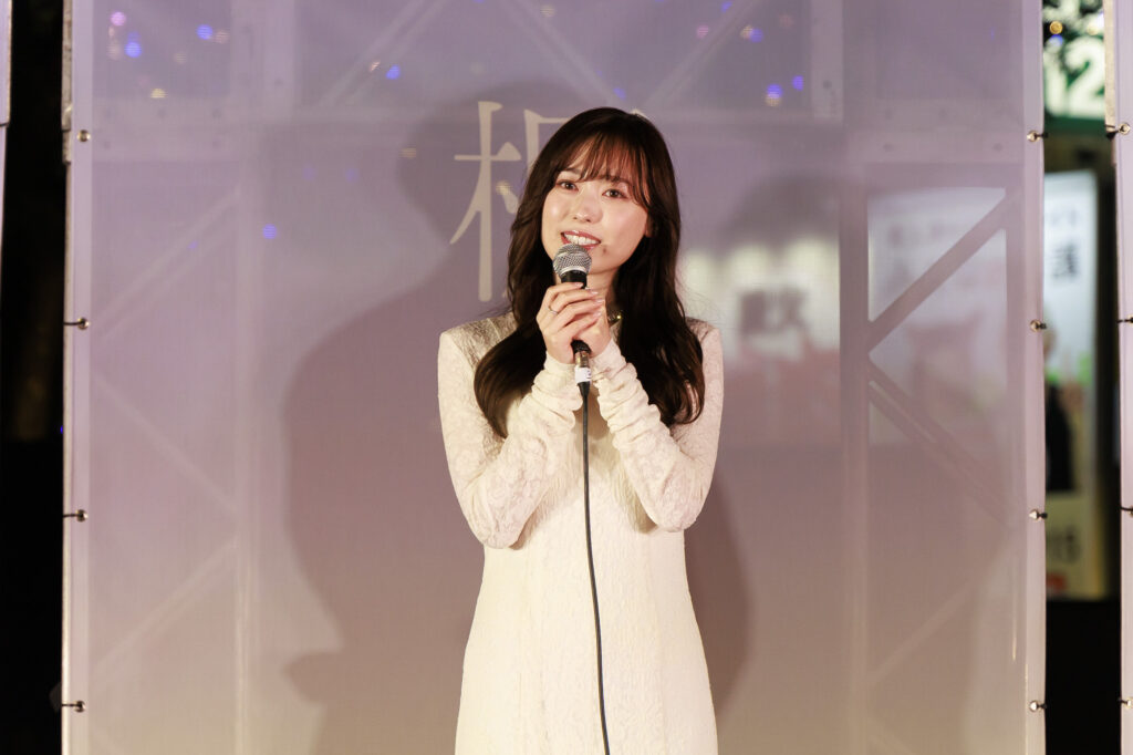 映画『楓』の告知とBright You Namba 2025の点灯式でなんば広場に現れた福原遥