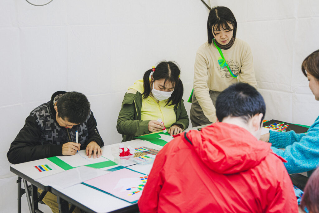 なんば広場でNAMBA MASHUPの一環で開催されたワークショップの様子