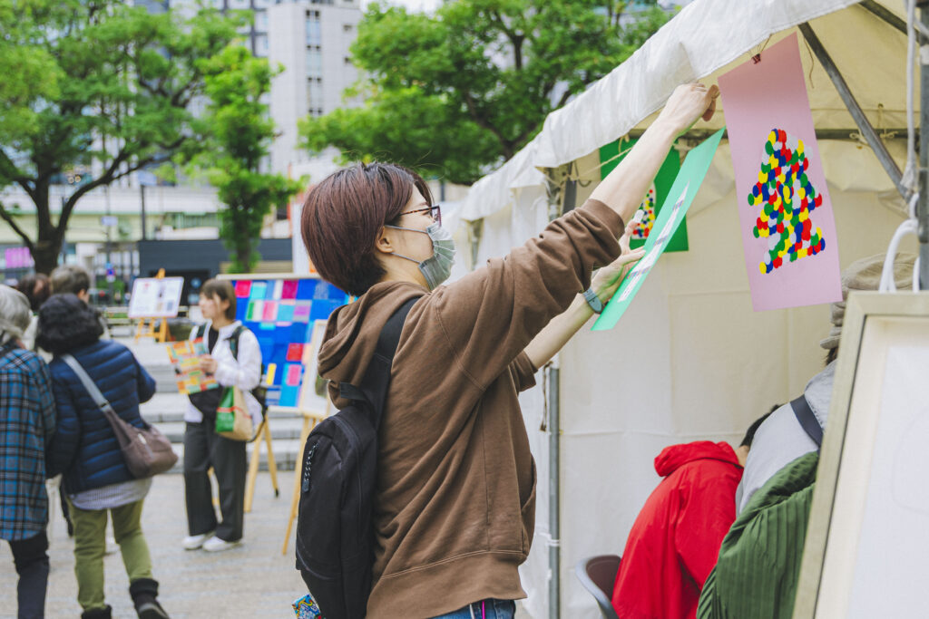 なんば広場でNAMBA MASHUPの一環で開催されたワークショップの様子
