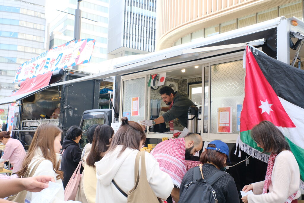 なんば広場で開催されたみなみフェスでの万博ヨルダンパビリオンブース