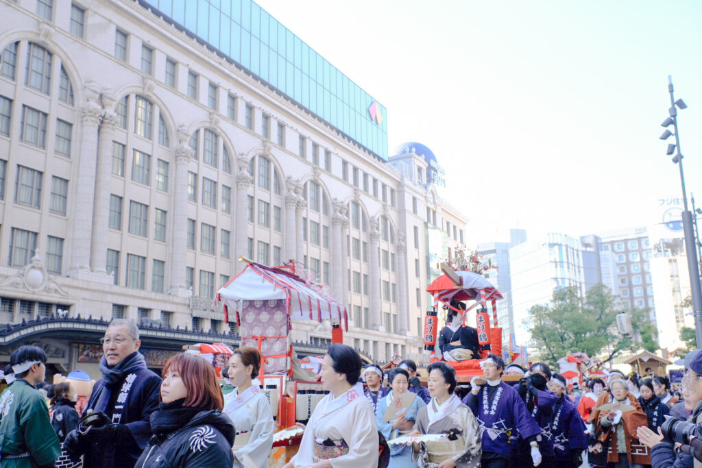 ほえかご行列2026のなんば広場の様子