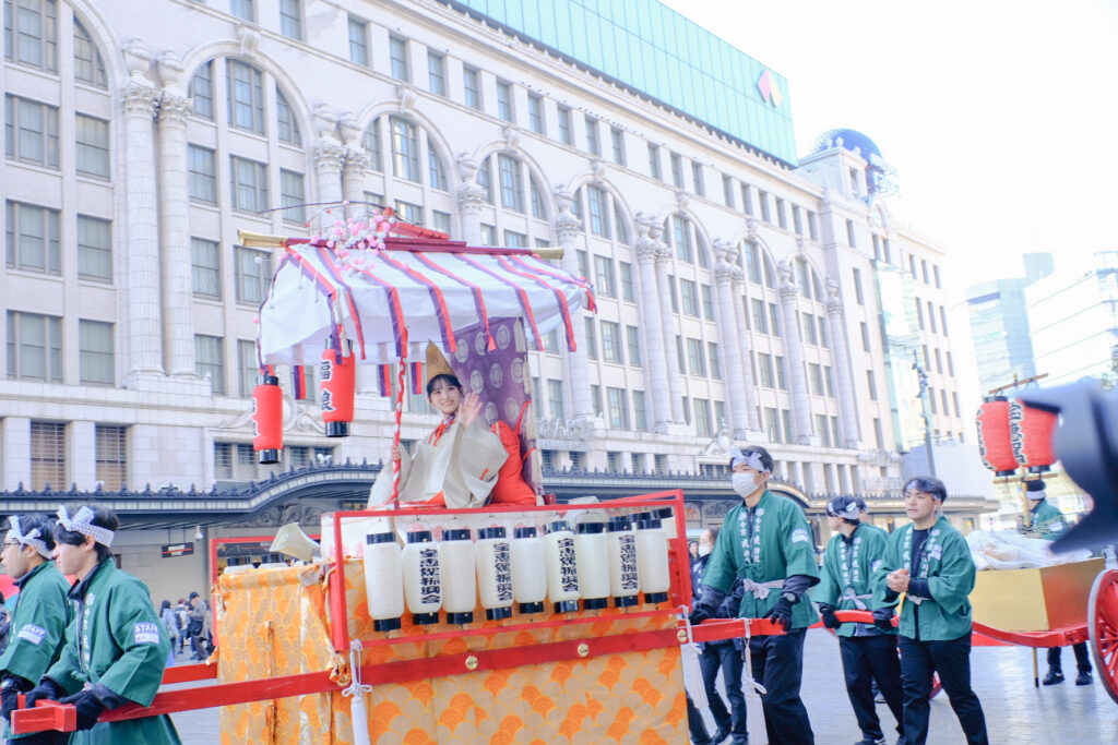 ほえかご行列2026のなんば広場の様子